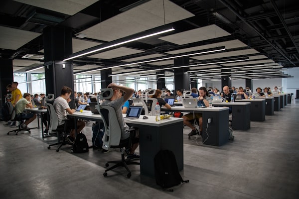 Plateau de bureaux en open space