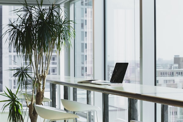 Plateau de bureaux avec vue sur la ville