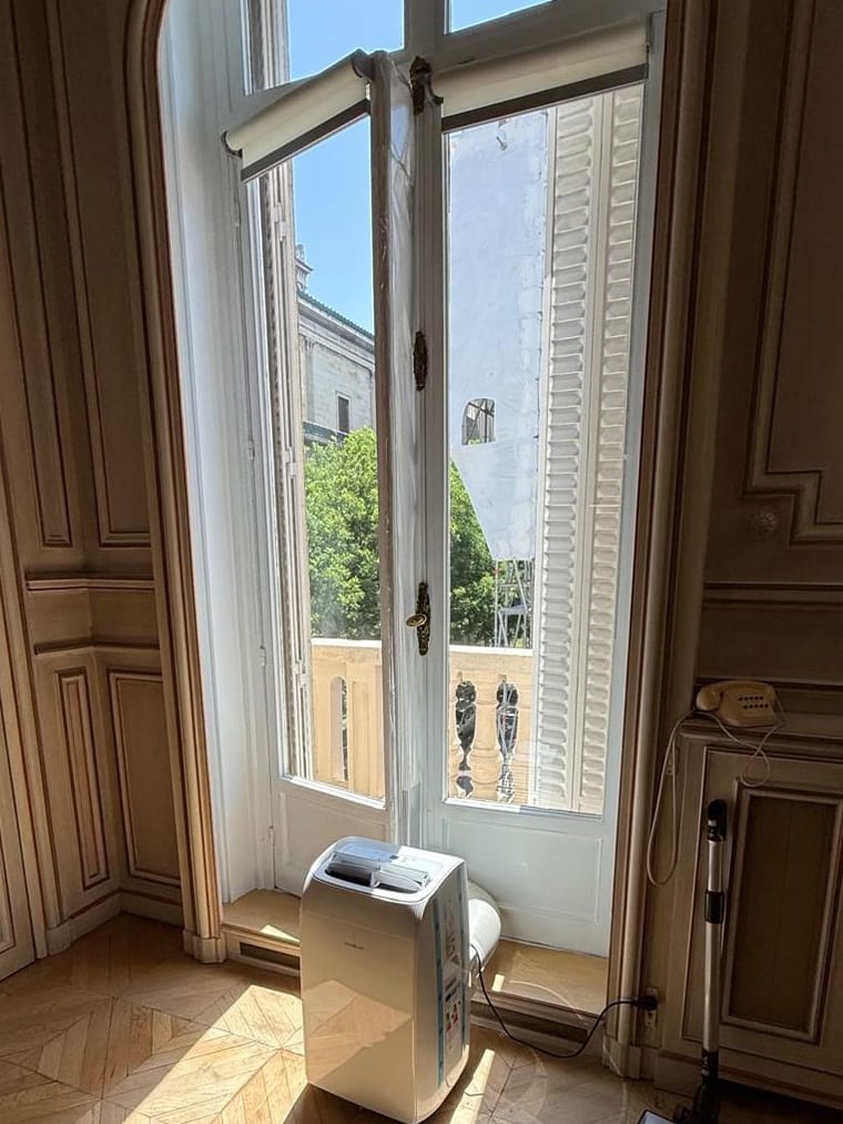 Installation climatiseur mobile — Paris 4e