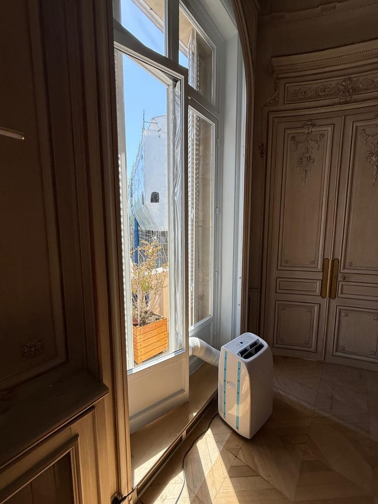 Installation climatiseur mobile — Paris 4e